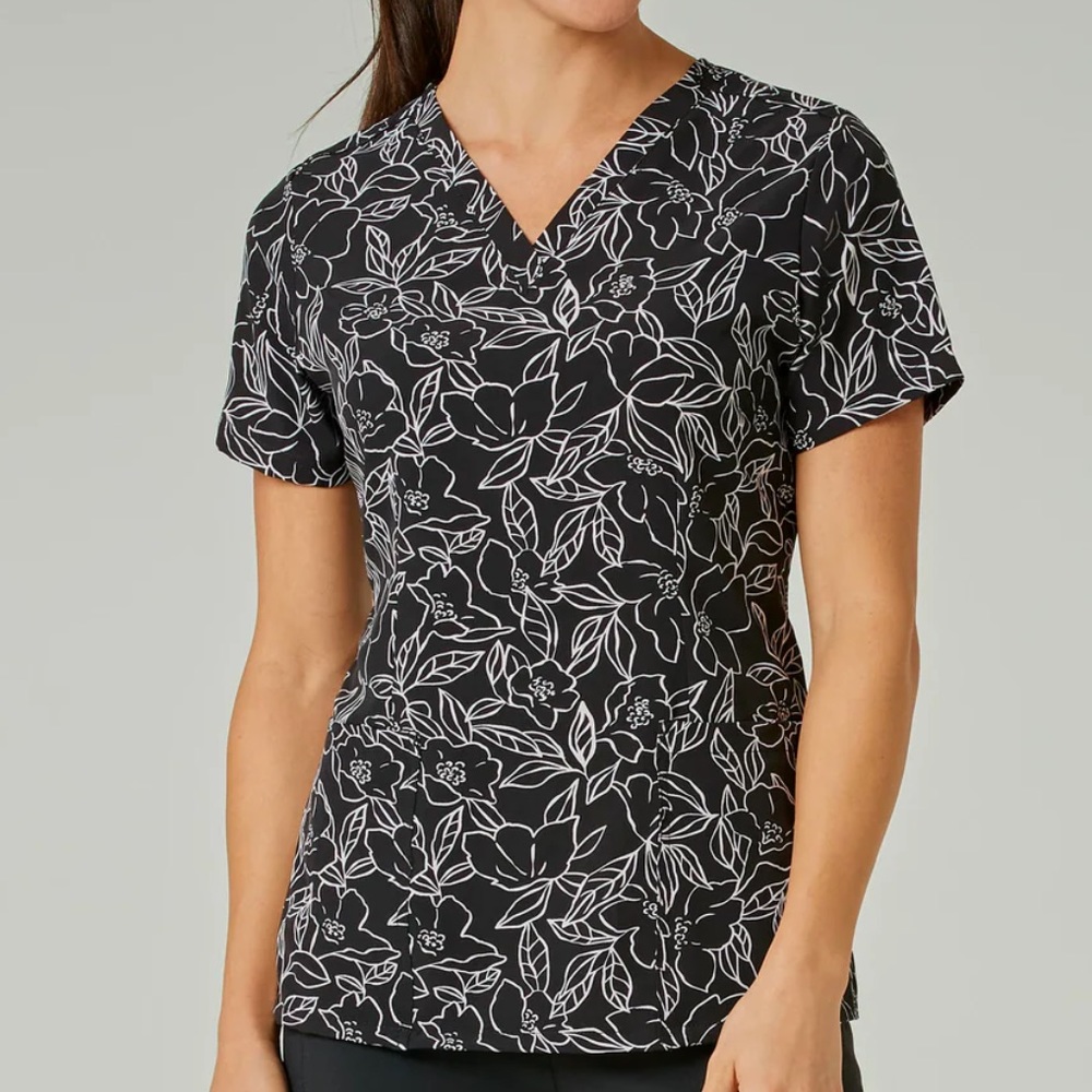 Fashion Prints Fitted 3-Pocket V-Neck Print Scrub Top